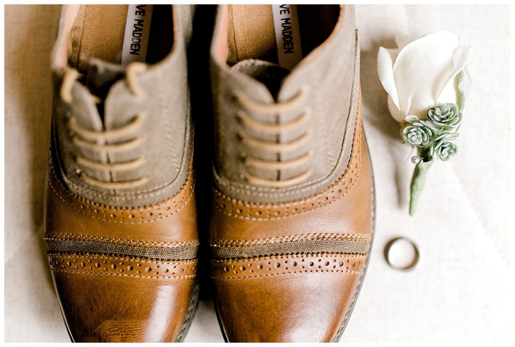 Groom's wedding details| wedding shoes, boutonnière, wedding ring