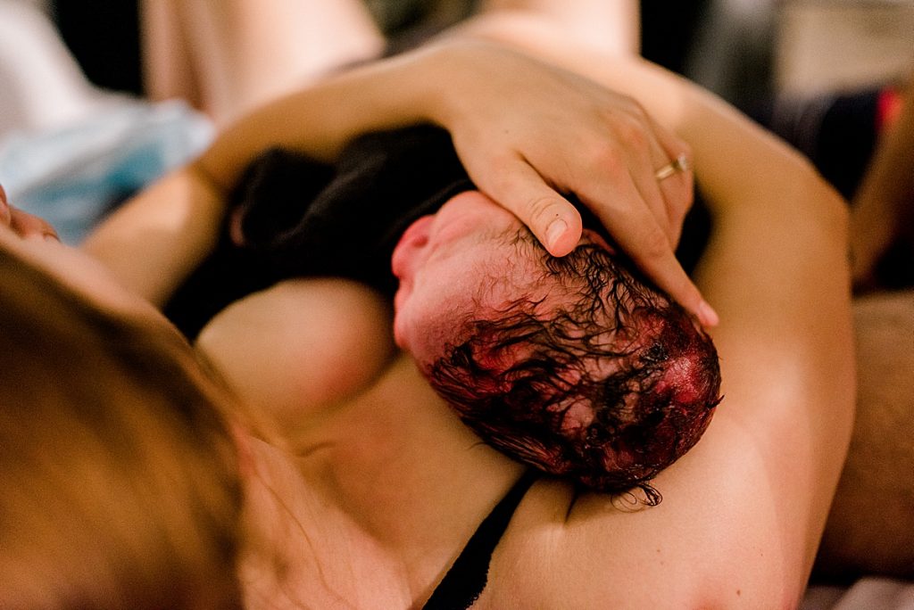 mother doing skin to skin after giving birth