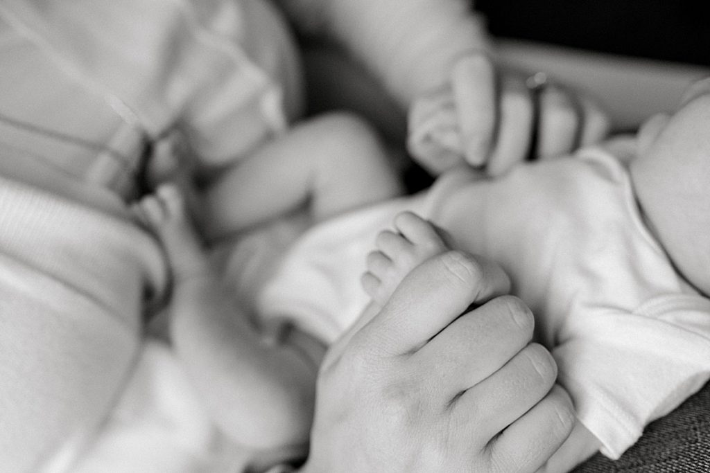BW mommy holding baby hands| Sabel Moments Photography 