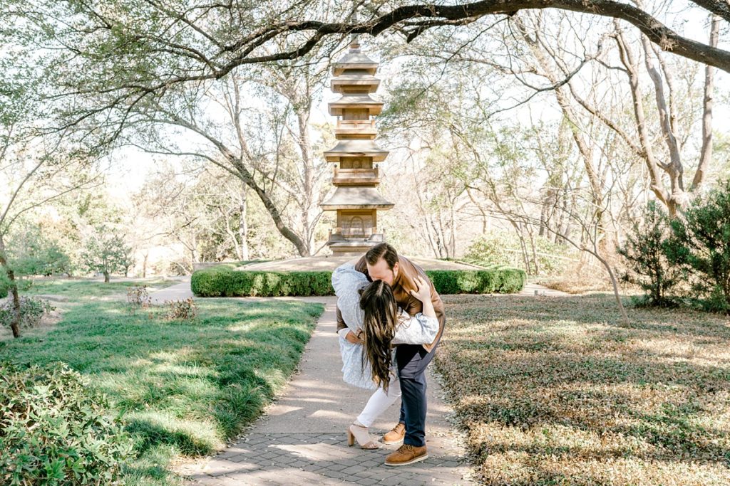 Guy dips girl for kiss in Fort Worth Botanical Gardens engagement