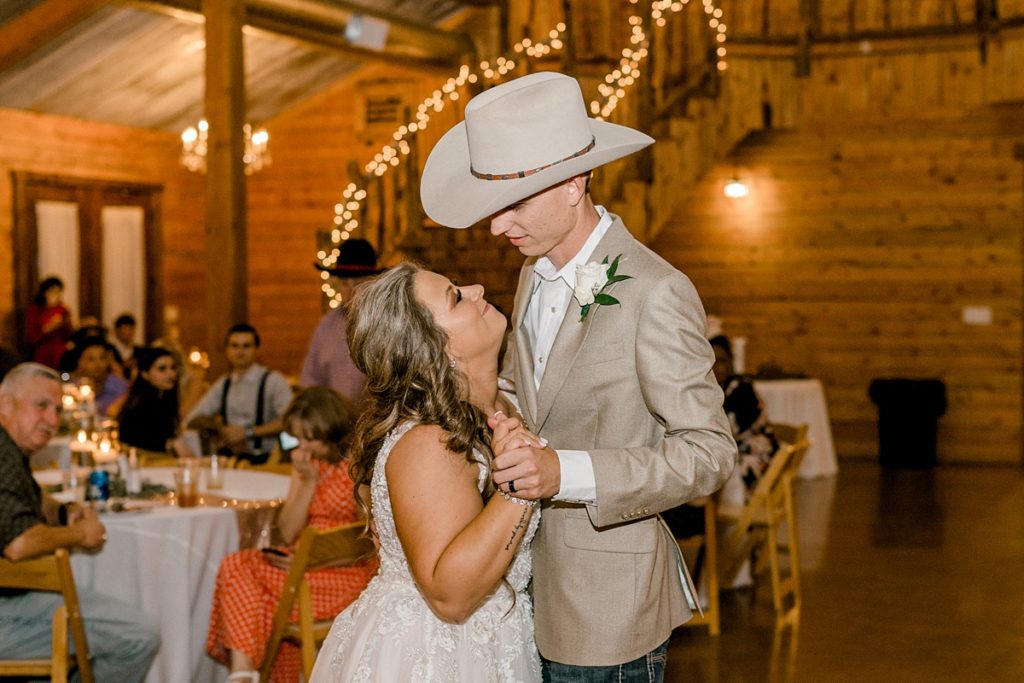 bride and groom first dance at Diamond H3 Ranch wedding 