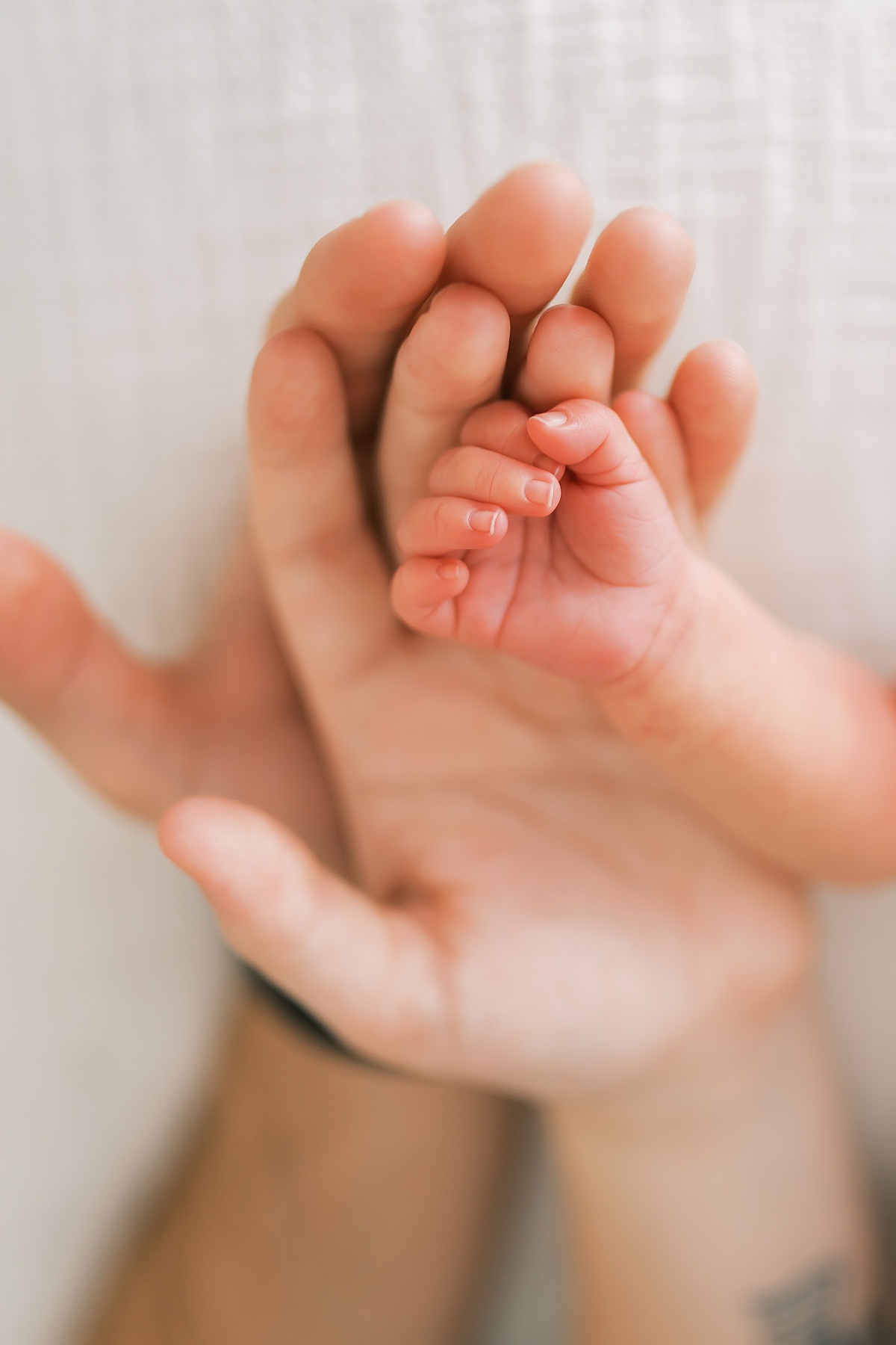 mom dad and baby hands stacked on top of each other palms up Texas newborn photography
