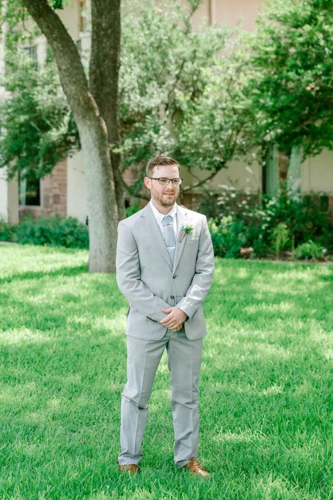 bride groom first look